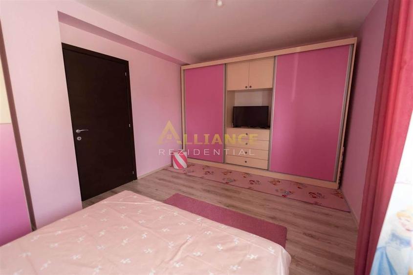 Casă cu 4 camere cu Piscina în Central