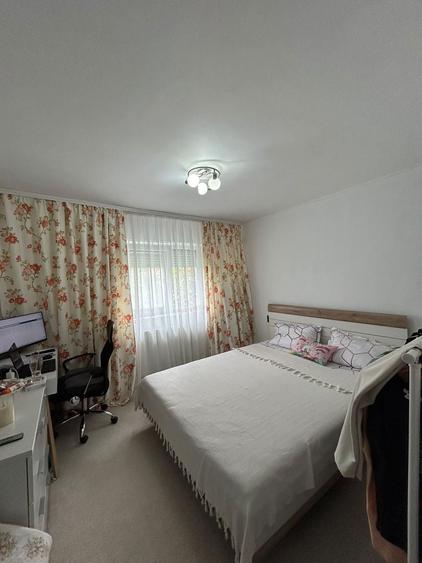 Apartament cu 3 camere decomandat, mobilat în Lipovei