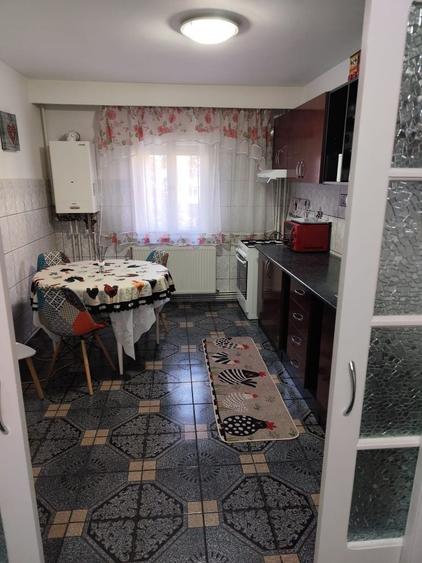 Apartament cu 3 camere decomandat în Dorobanți