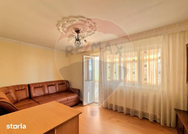 Apartament cu 3 camere decomandat în Republicii