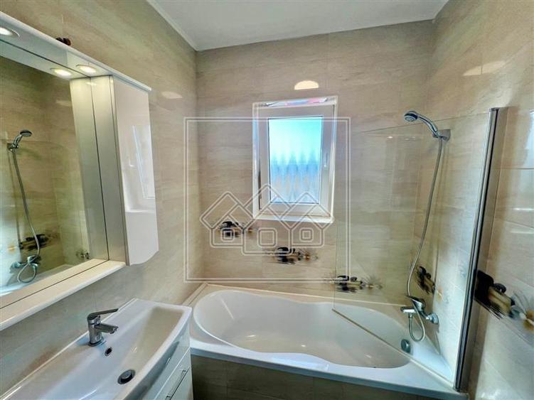 Apartament cu 2 camere decomandat în Arhitecților - Calea Cisnădiei