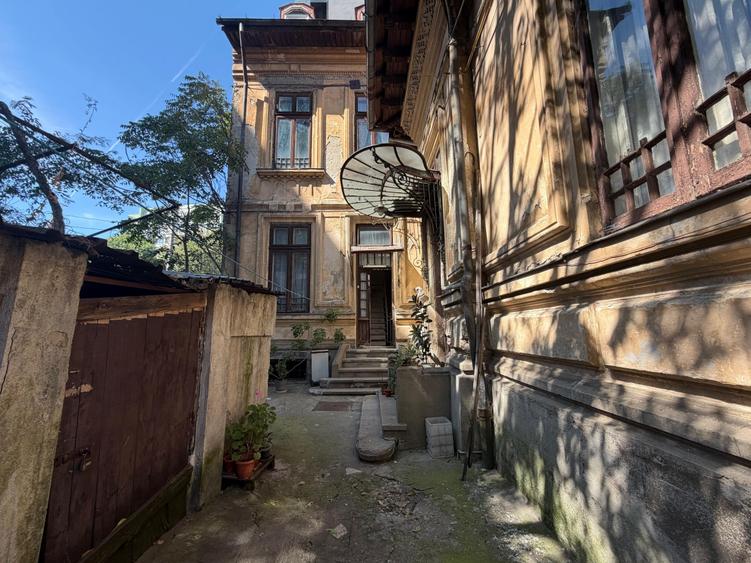 Casă individuală cu 8 camere cu Canalizare în Mărășești