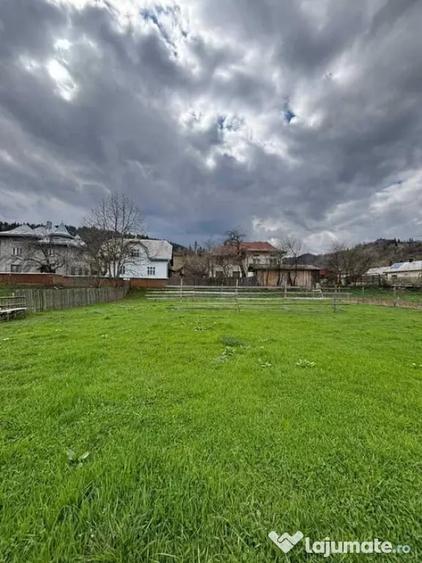 Teren de 3037 mp, în Vama