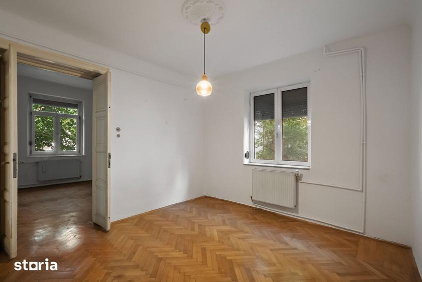 Casă cu 7 camere cu Teren 330 Mp în Dorobanți