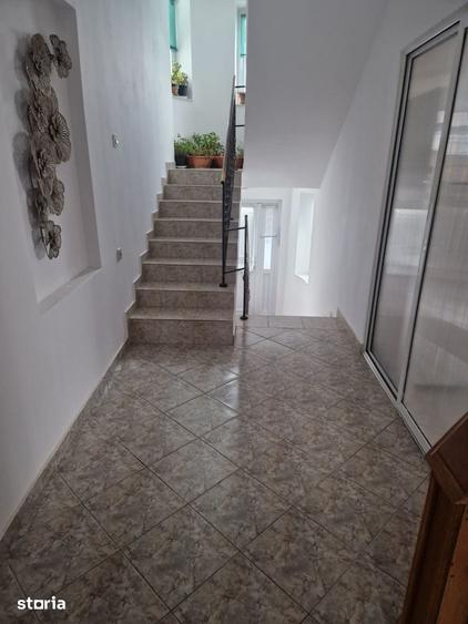 Casă cu 10 camere cu Teren 2500 Mp în Central