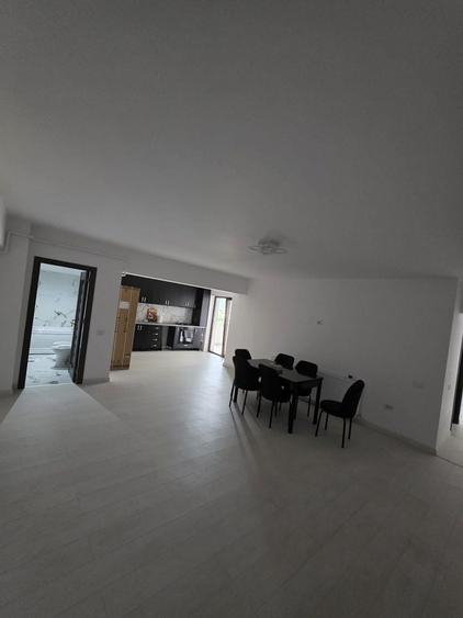 Apartament cu 3 camere semidecomandat în Central