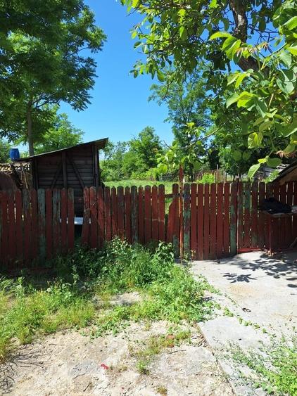 Casă cu 2 camere cu Teren 1734 Mp în Central
