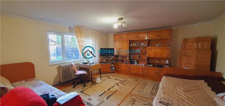 Casă cu 5 camere cu Teren 1800 Mp în Valea Călugărească