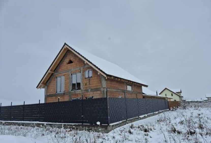 Casă cu 6 camere cu Teren 499 Mp în Săcele