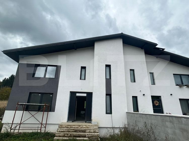 Duplex cu 4 camere cu Teren 280 Mp în Voiniceni