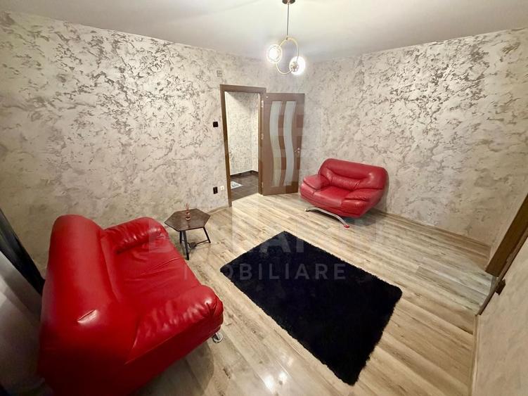 Apartament cu 3 camere semidecomandat în Craiovița Nouă