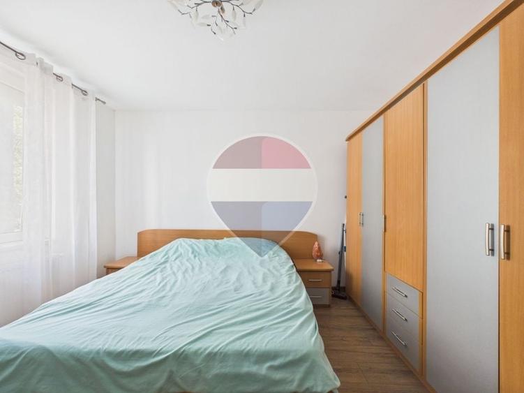 Casă cu 8 camere cu Teren 174 Mp în Nerva Traian