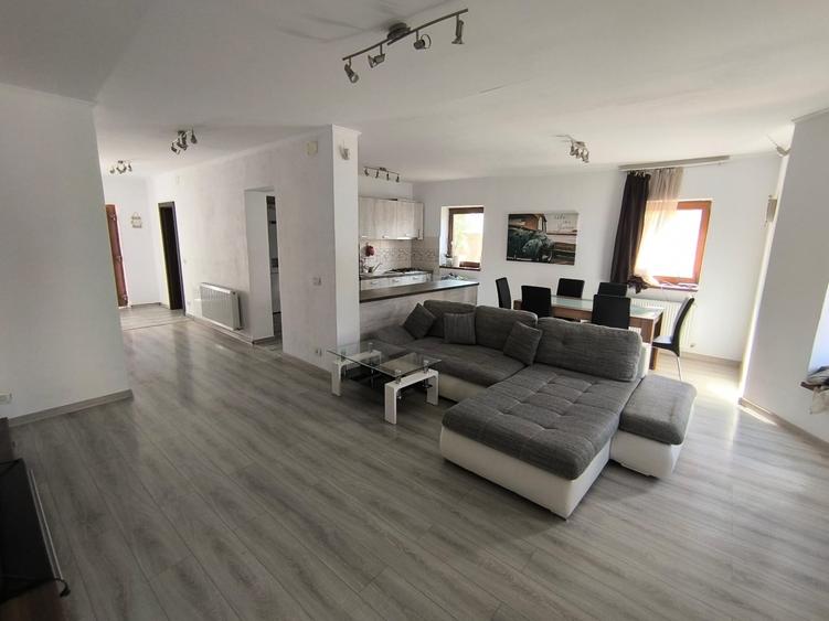 Duplex cu 4 camere cu Canalizare în Dumbrăvița