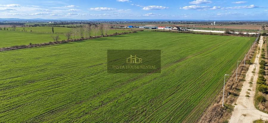 Teren Construcții extravilan de 14377 mp, în Central