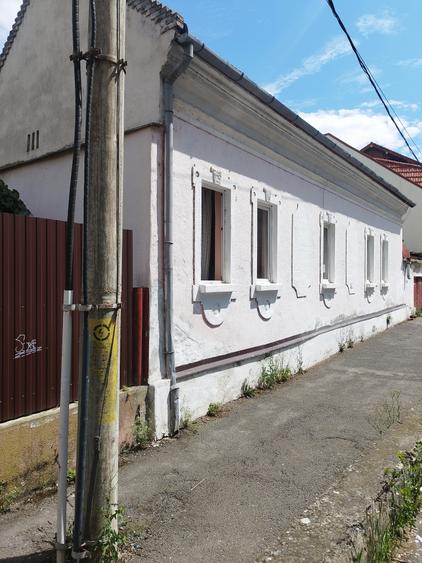 Casă individuală cu 2 camere cu Canalizare în Central
