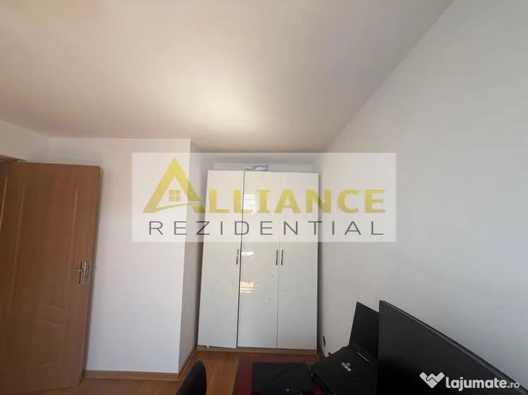 Apartament cu 3 camere semidecomandat în Berceni