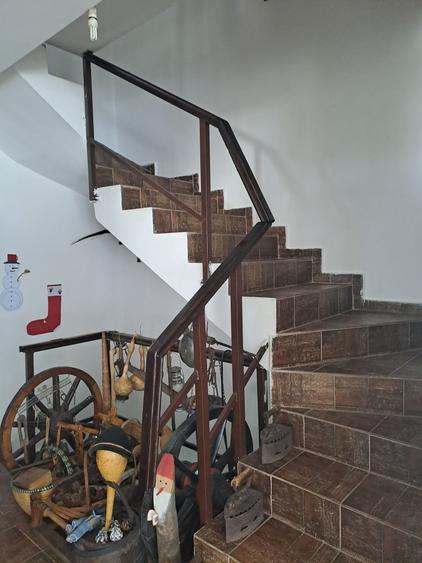 Casă cu 15 camere în Rânca