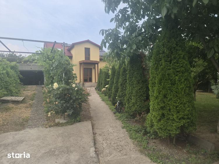 Casă cu 5 camere cu Teren 700 Mp în Șendreni