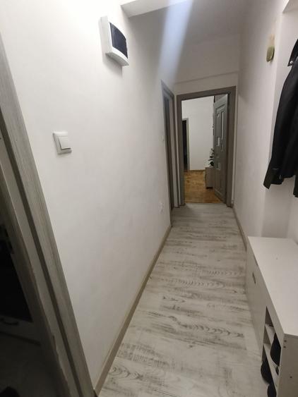 Apartament cu 2 camere nedecomandat în Tractorul