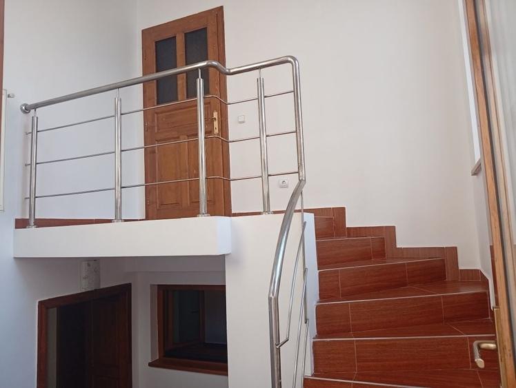 Casă cu 4 camere cu Teren 140 Mp în Lazaret