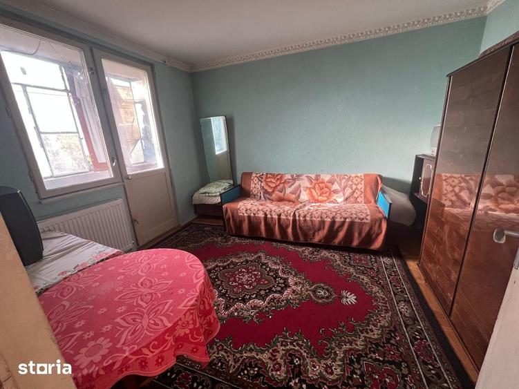 Apartament cu 3 camere semidecomandat în Micro 19