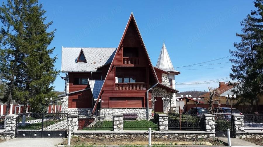 Casă cu 8 camere cu Teren 2473 Mp în Găgeni