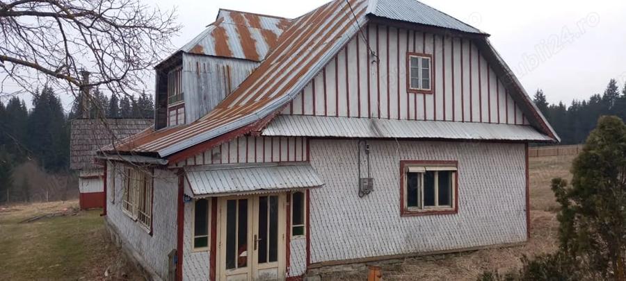 Casă cu 3 camere cu Teren 3900 Mp în Poiana Stampei