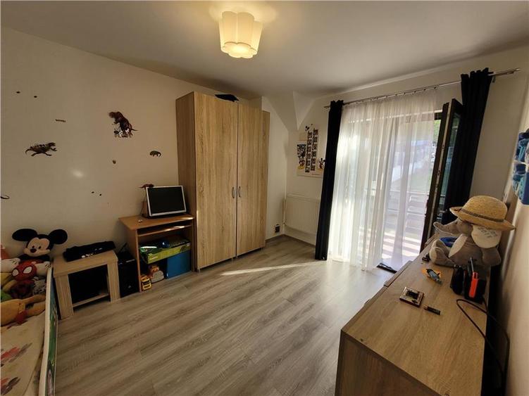 Duplex cu 5 camere cu Canalizare în Corunca