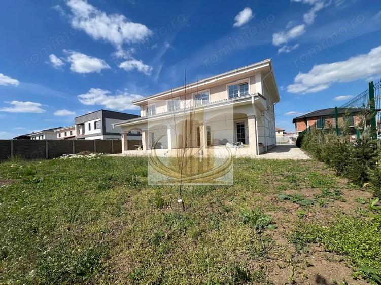 Casă cu 5 camere cu Teren 350 Mp în Dumbrăvița