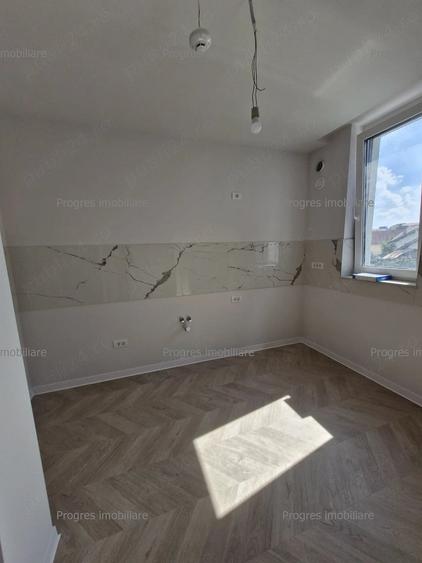 Apartament cu 3 camere semidecomandat în Aradului