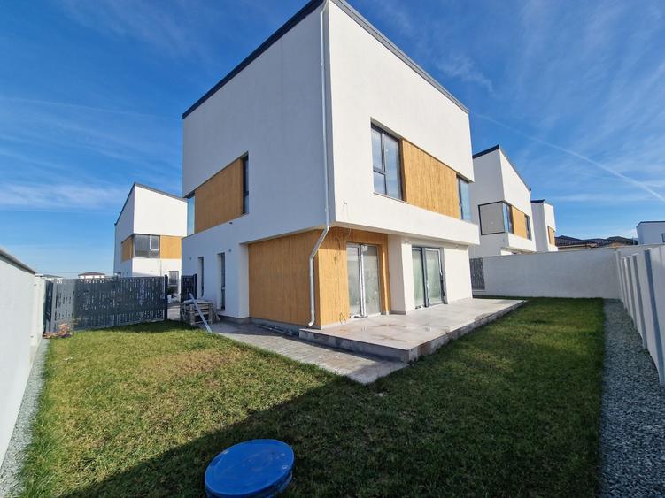 Casă individuală cu 6 camere cu Canalizare în Exterior Vest