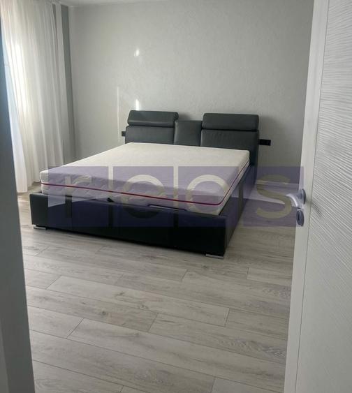 Apartament cu 4 camere decomandat, mobilat în Colentina