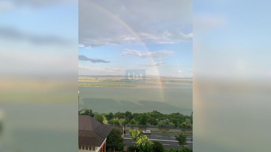 Apartament cu 3 camere decomandat în Faleză