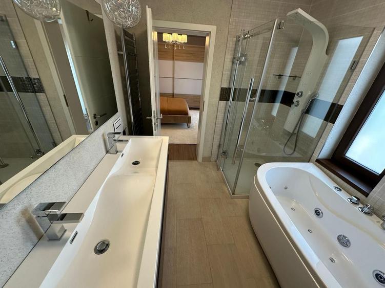 Duplex cu 5 camere cu Canalizare în Aradului