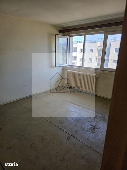 Apartament cu 3 camere semidecomandat în Titan