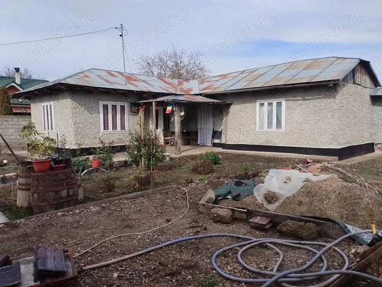 Casă cu 4 camere cu Teren 1600 Mp în Central