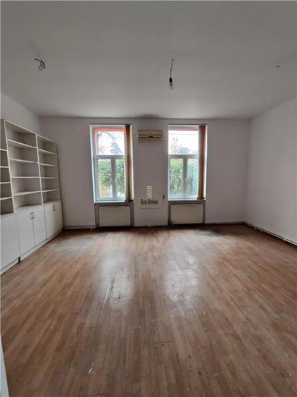 Birou, de 1,200 mp, în Central
