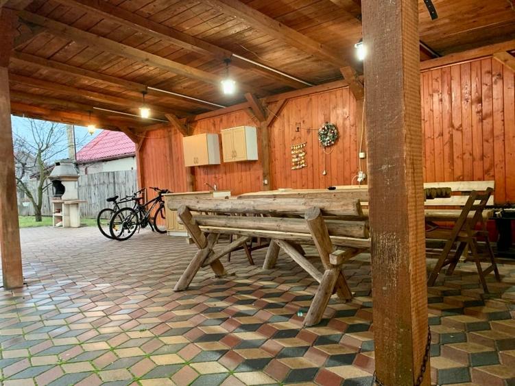 Casă individuală cu 7 camere cu Teren 1300 Mp în Sânpetru
