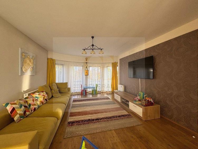 Casă individuală cu 6 camere cu Canalizare în Sânpetru