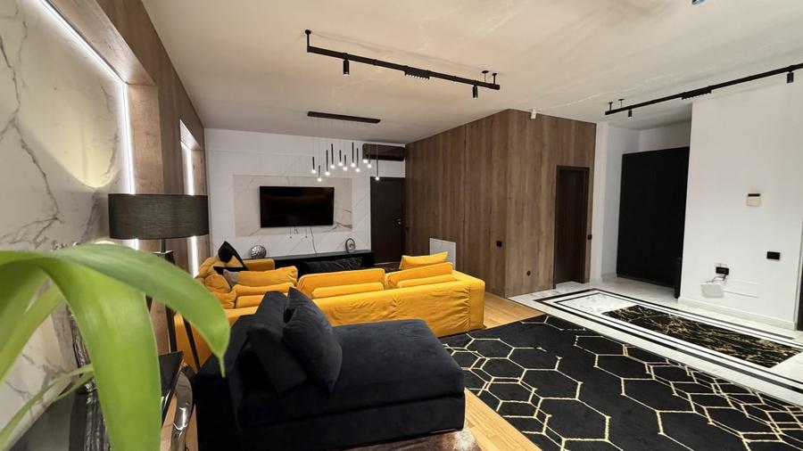 Apartament cu 4 camere semidecomandat în Herăstrău