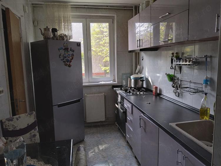 Apartament cu 3 camere decomandat în Giurgiului