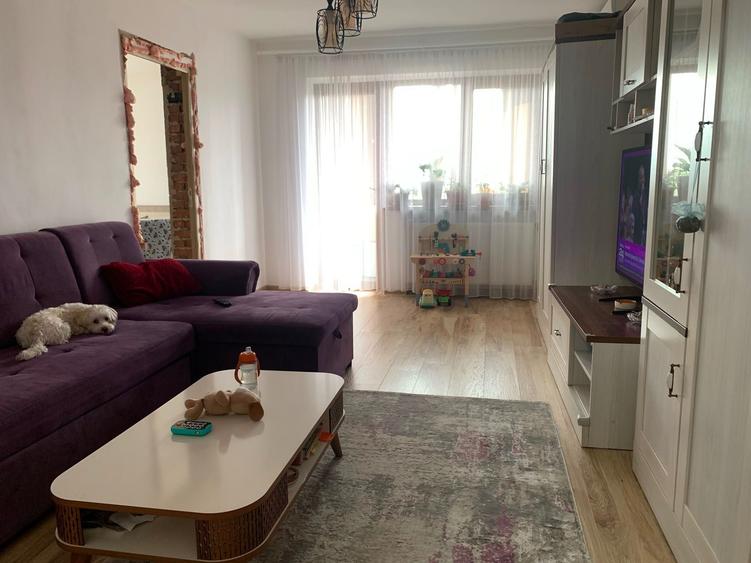 Apartament cu 3 camere decomandat în Grădiște