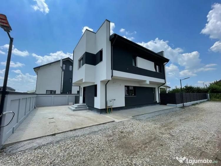 Casă cu 4 camere cu Teren 400 Mp în Central