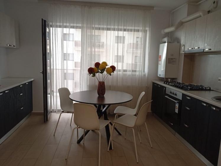 Apartament cu 2 camere decomandat în Titan
