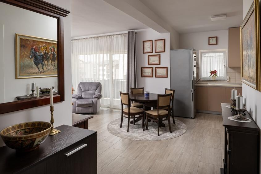 Apartament cu 3 camere decomandat, mobilat în Tractorul
