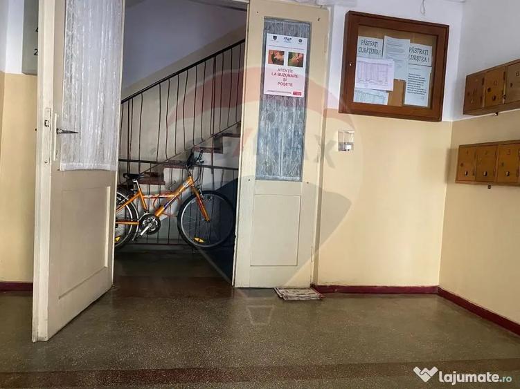 Apartament cu 3 camere decomandat în Central
