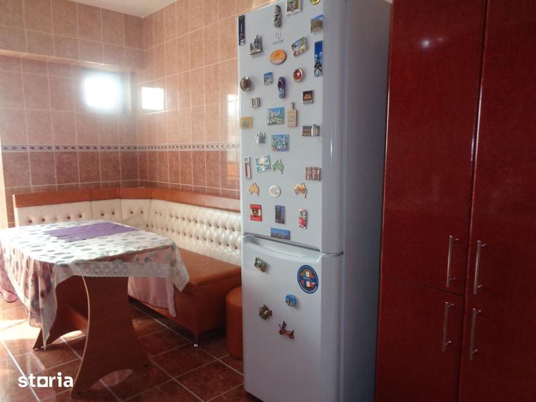 Apartament cu 3 camere decomandat în Bujac