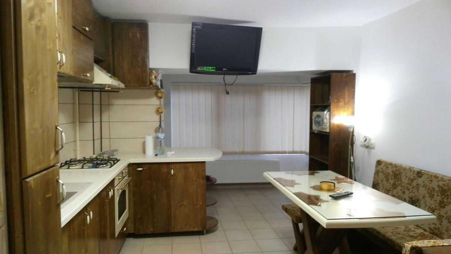 Apartament cu 4 camere decomandat în Apusului