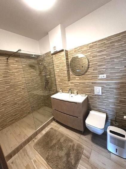 Apartament cu 4 camere semidecomandat în Unirii