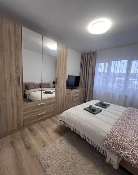 Apartament cu 3 camere decomandat în Exterior Vest